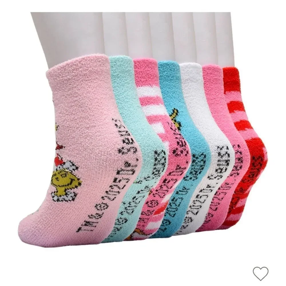 New Girls' Grinch 7 Days Of Cozy Kids Socks M/L 3-10